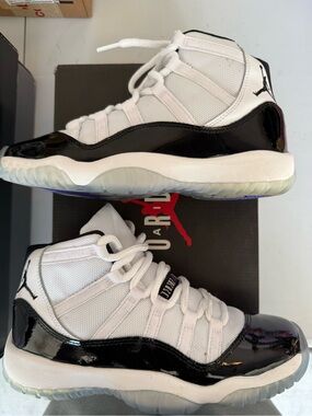 Jordan Air Jordan 11 Retro GS White/Black- Concord size 5Y / womens 6.5